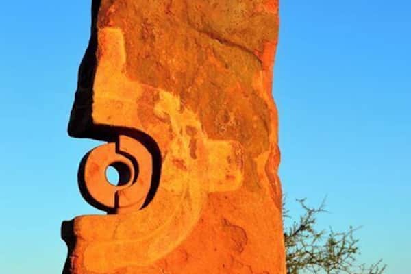 Located just outside Broken Hill is the Living Desert & Sculptures. A famous location in the outback of NSW.
Here the views are breathtaking. The wide brown landscape opens out as far as the eye can see.
Spectacular spot to see an outback sunset light the sky in an array of colours. These sculptures are an added bonus. The sandstone eliminates the colours of the sun and stand strong. A symbol of its people.
#InStone