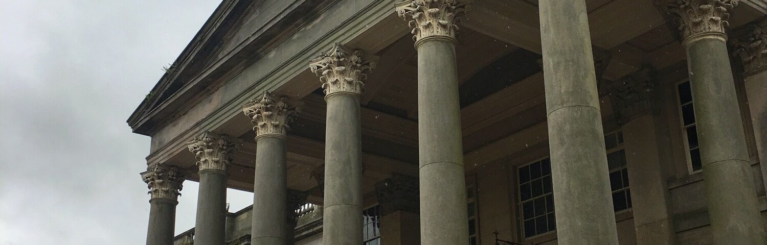 The main entrance to the hotel. Golf course and Gardens open to the public