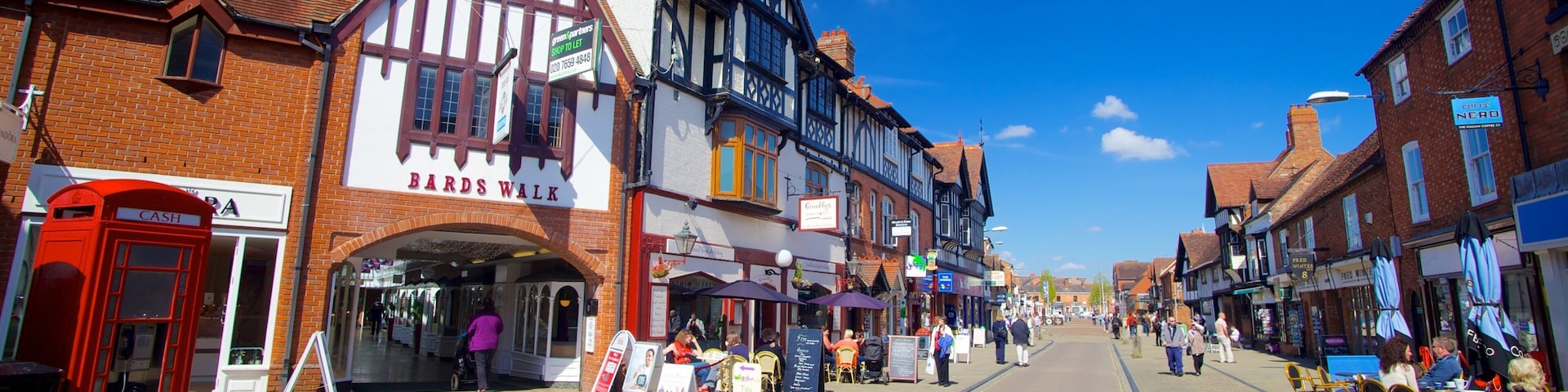 Stratford-upon-Avon showing a house, heritage architecture and street scenes