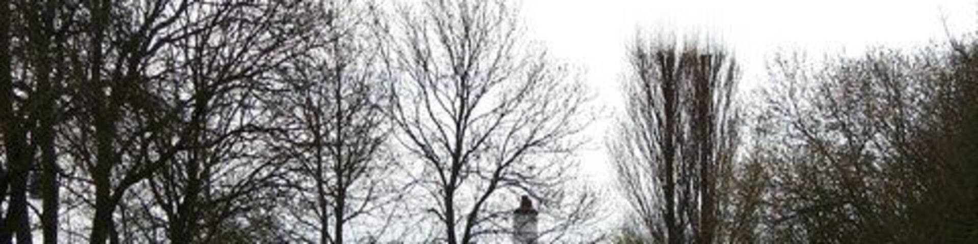 Cottage at the Canalside On the Stratford-Upon-Avon canal.