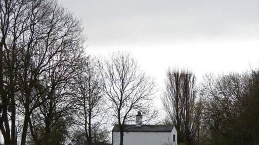 Cottage at the Canalside On the Stratford-Upon-Avon canal.