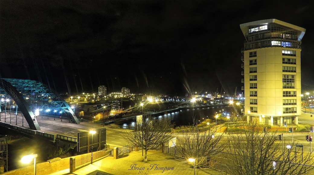 Wearmouth Bridge and the Echo Building