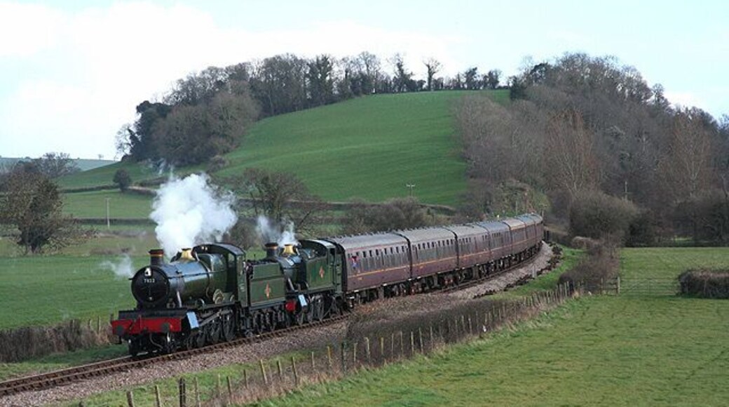Sampford Brett: train approaching Williton. 7800 Class 7802 Bradley Manor and 5101 Class 4160.