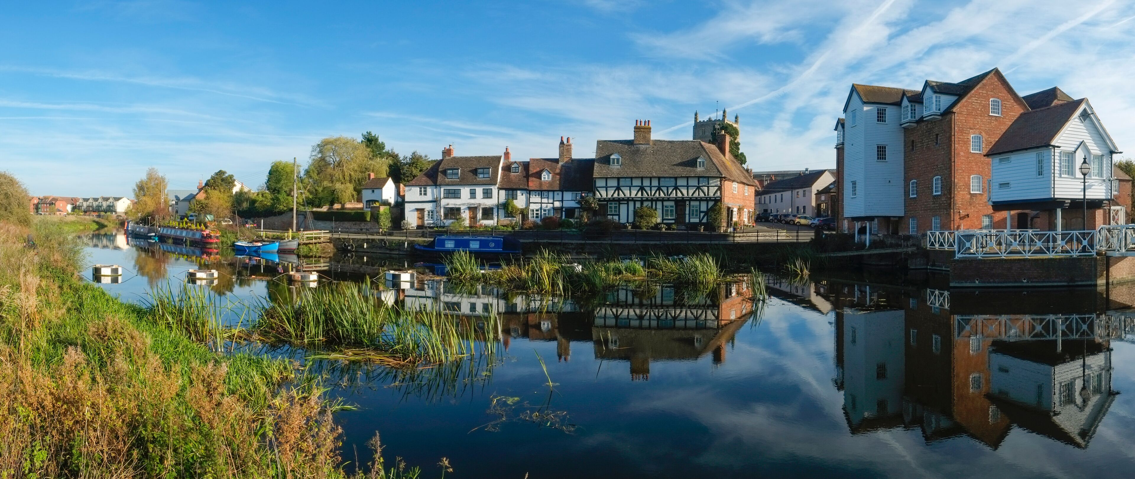 River flood control scheme by restored Abbey Mill at Tewkesbury, Gloucestershire, Severn Vale, England, UK, Europe