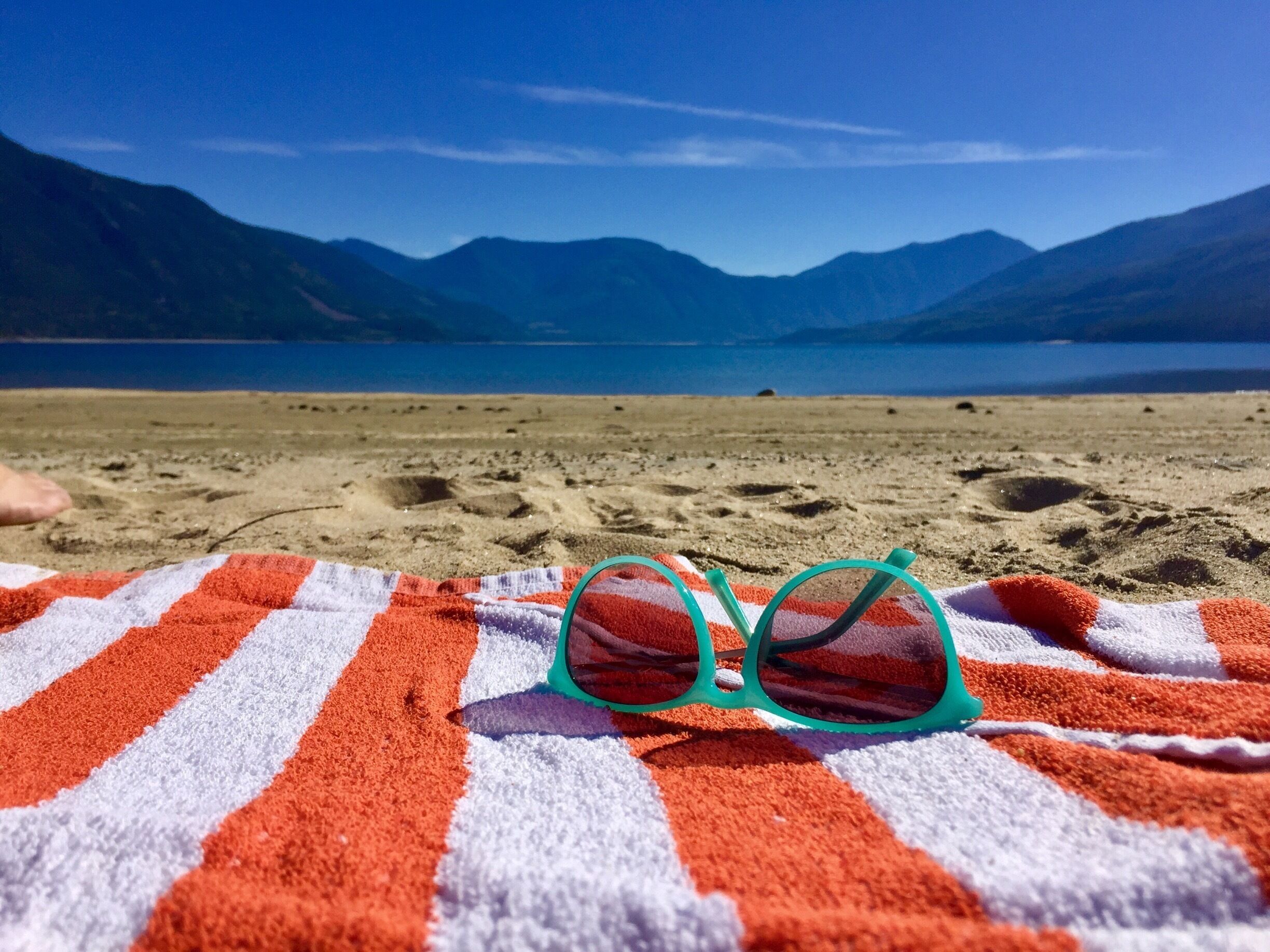 This quaint little beach town on the side of a mountain lake is beautiful to behold with hikes and hot springs to explore ☀️