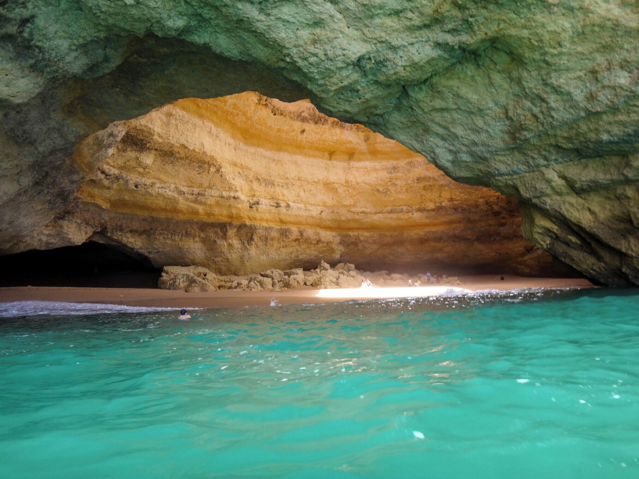 Approaching Praia de Benagil - while others paid a 25 euros to enter this amazing cave with a boat, we decided to save our money and swim right in. It's the most amazing beach I've ever seen and we got to spend more than an hour here, while the boat trippers didn't even get out of the vessel..
#BeachBound