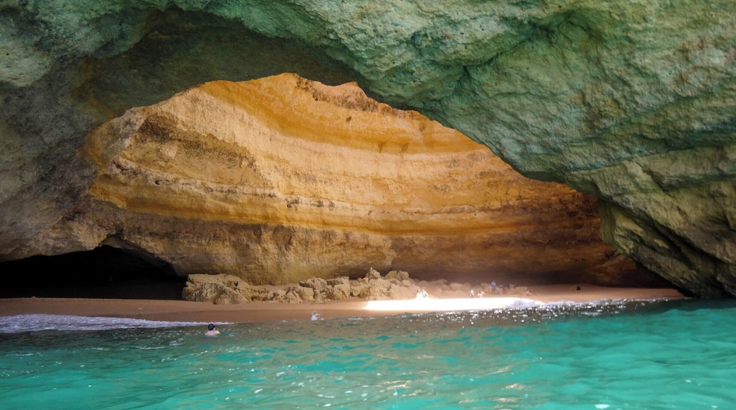 Approaching Praia de Benagil - while others paid a 25 euros to enter this amazing cave with a boat, we decided to save our money and swim right in. It's the most amazing beach I've ever seen and we got to spend more than an hour here, while the boat trippers didn't even get out of the vessel..
#BeachBound