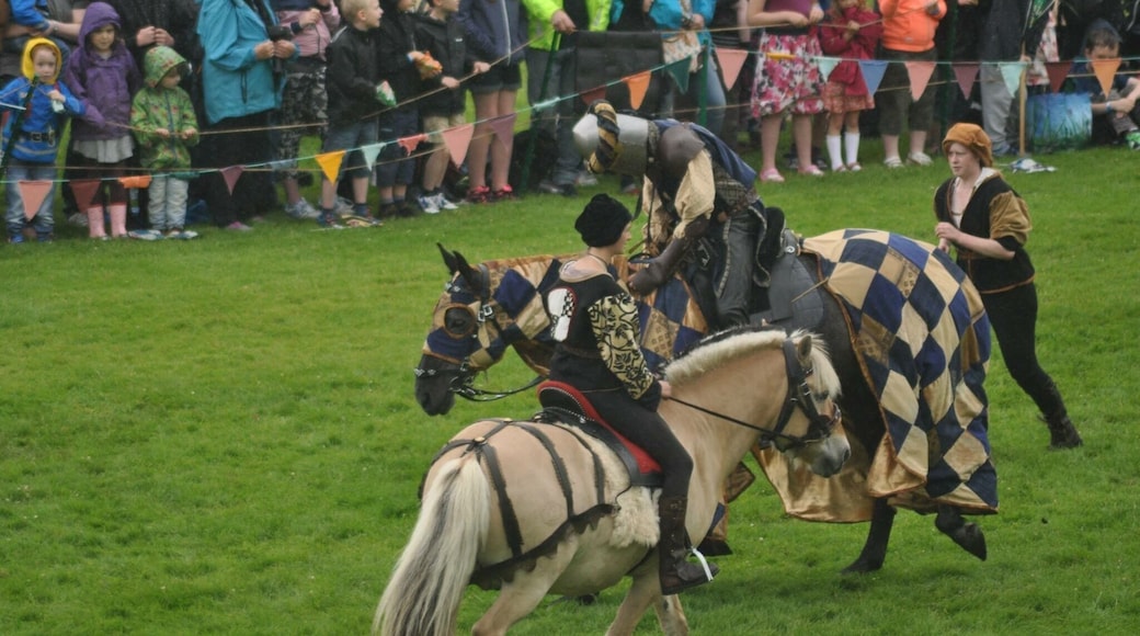Linlithgow Peel.
Jousting.