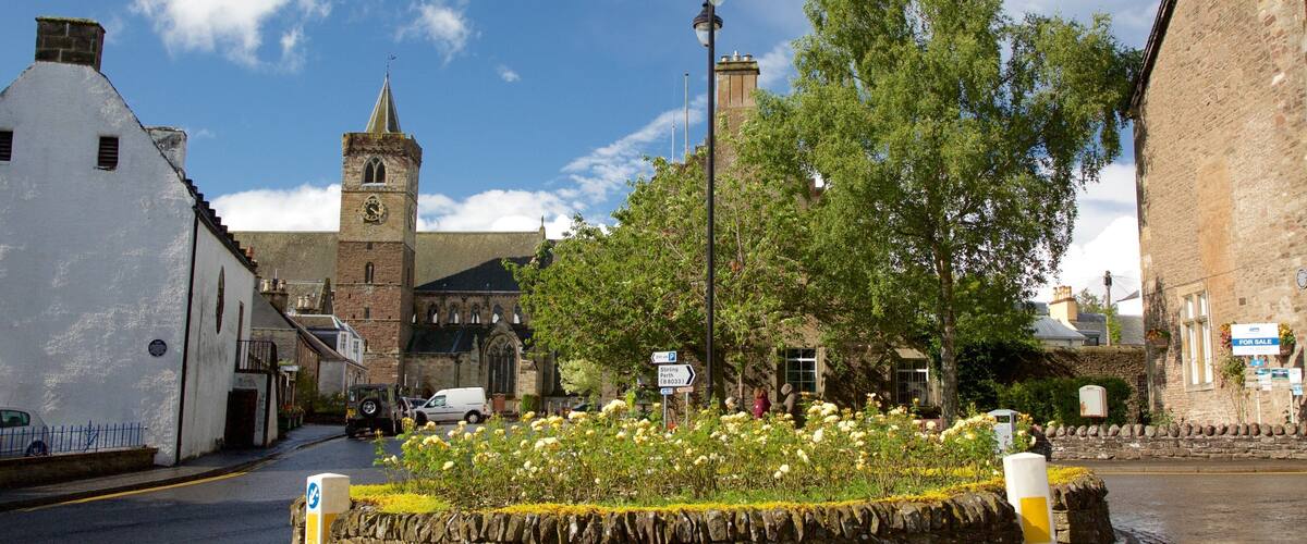 Dunblane featuring street scenes