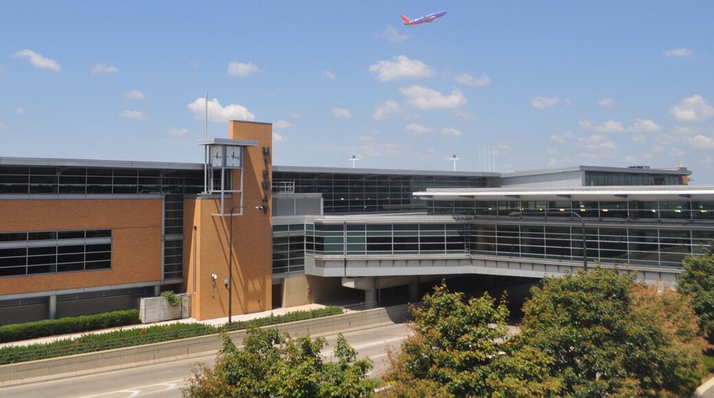 Chicago, IL featuring an airport