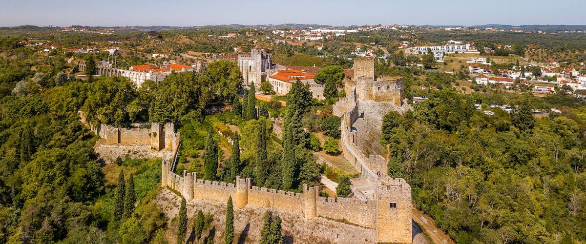 Come to the castle early, walk along its walls, admire the beautiful scenery and the city at its foot. Go into the citrus garden, feel its invigorating aroma, and get ready to visit the monastery kept by this fortress. Entrance to the castle is free.