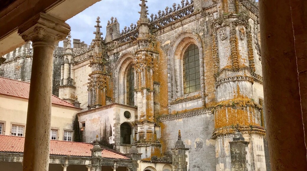 Covenant of Christ in Tomar, Portugal. Is a marvel of various architectural structures and styles. The castle and citadel of Tomar was where the knights of Templar founded fortifications as religious and military order. The Poor Knights of Jesus Christ (the order of the temple). #details
Take your time to tour this incredible place! It’s a good place to spend a day, then roam through the old town.