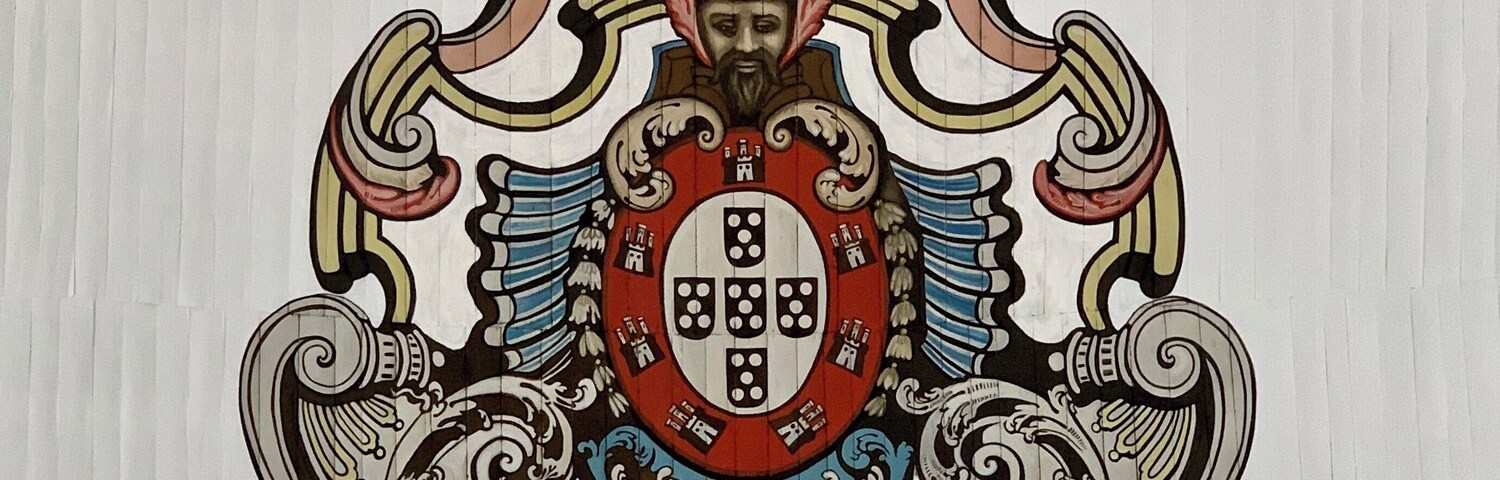 #leiria #portugal #church #igreja
Classified in 2015 as a Monument of Public Interest, the Church of Mercy is situated where it was the synagogue of the Jewish community. The building currently houses the CDIL-Center for Intercultural Dialogue of Leiria.
Classificado em 2015 como Monumento de interesse público, a igreja da Misericórdia está situada onde era a sinagoga da comunidade judaica. No edifício funciona presentemente o CDIL-Centro de Diálogo Intercultural de Leiria.