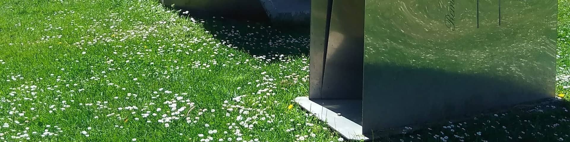 Escultura junto ao rio Liz