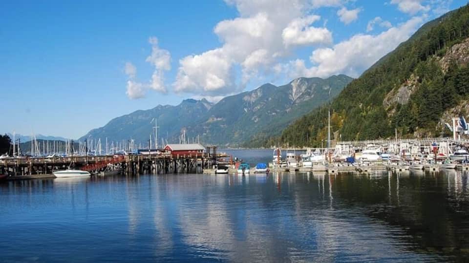 Postcard perfect. This bay is a car drive away from Vancouver city. Great gateway for lunch.