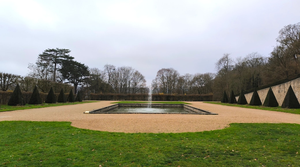 fountain at Meudon observatory's garden