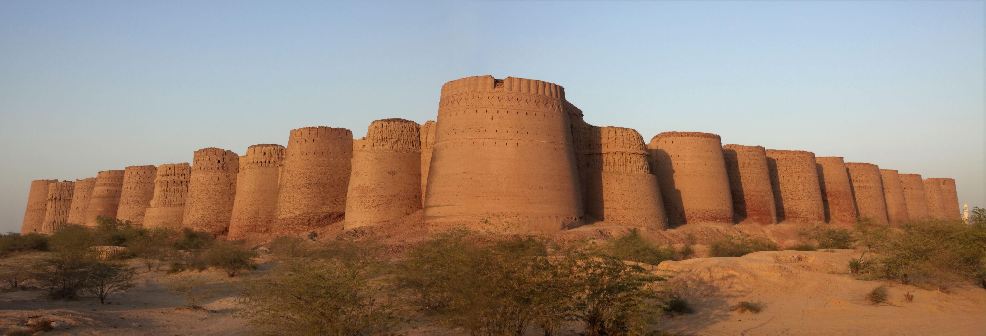 derawar fort in rohi desert cholistan , Bahawalpur Punjab , Pakistan 