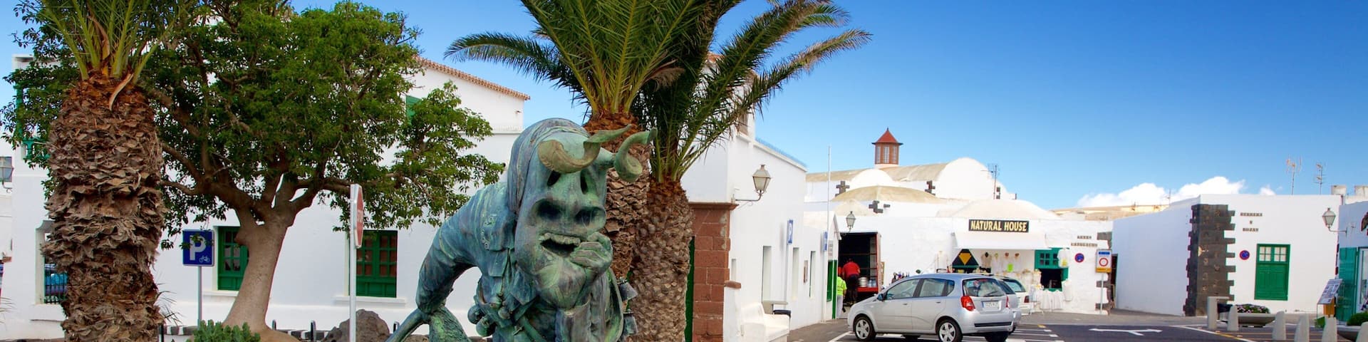 Teguise which includes a statue or sculpture and a city