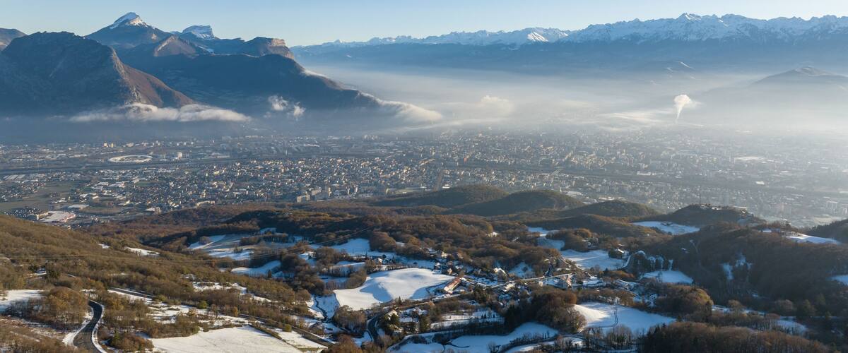 Vue aérienne de l'agglomération de Grenoble depuis le Vercors