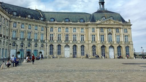 This building is indexed in the Base Mérimée, a database of architectural heritage maintained by the French Ministry of Culture, under the reference PA00083235 .