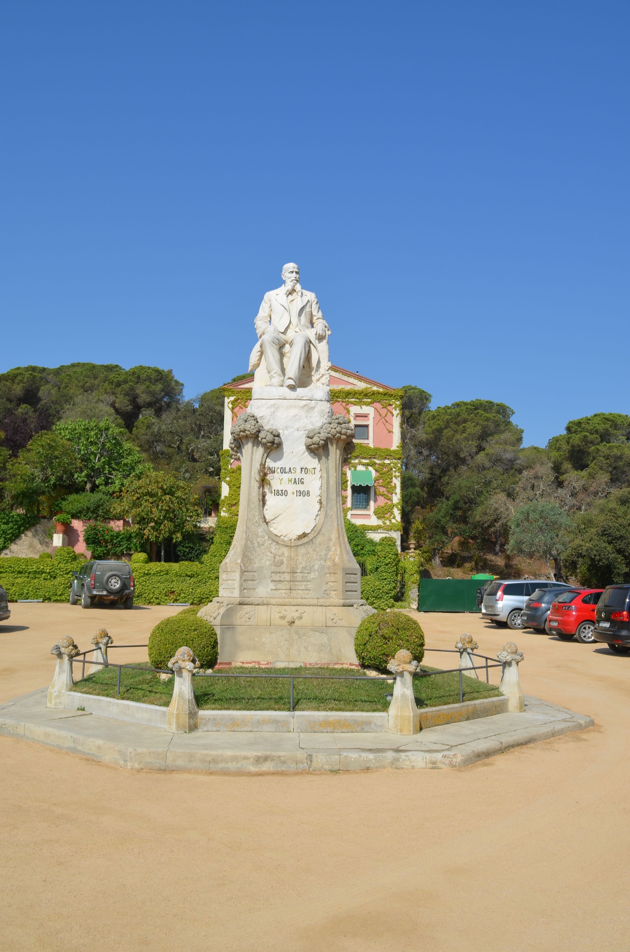Lloret de Mar, Sant pere del Bosc, Monument a Nicolau Font
