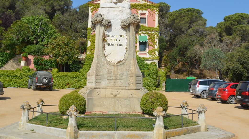 Lloret de Mar, Sant pere del Bosc, Monument a Nicolau Font