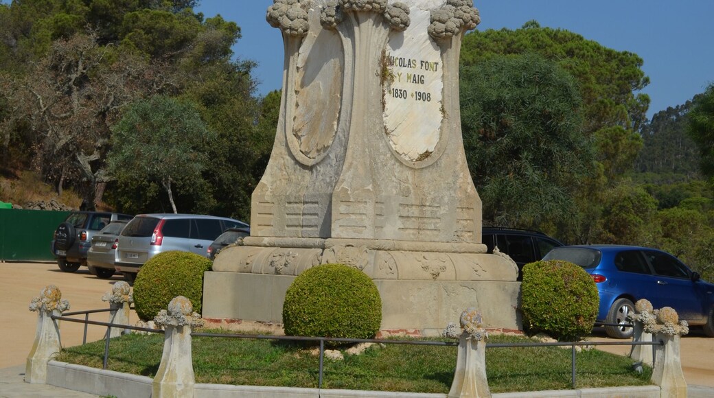 Lloret de Mar, Sant pere del Bosc, Monument a Nicolau Font