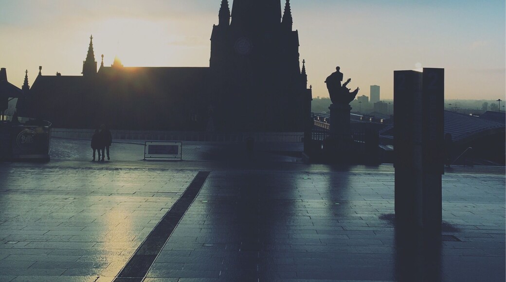 Sunrise and silhouettes, Birmingham.
#sunrise #birmingham #iPhone #church #architecture #city #churches #uk #winter #blue