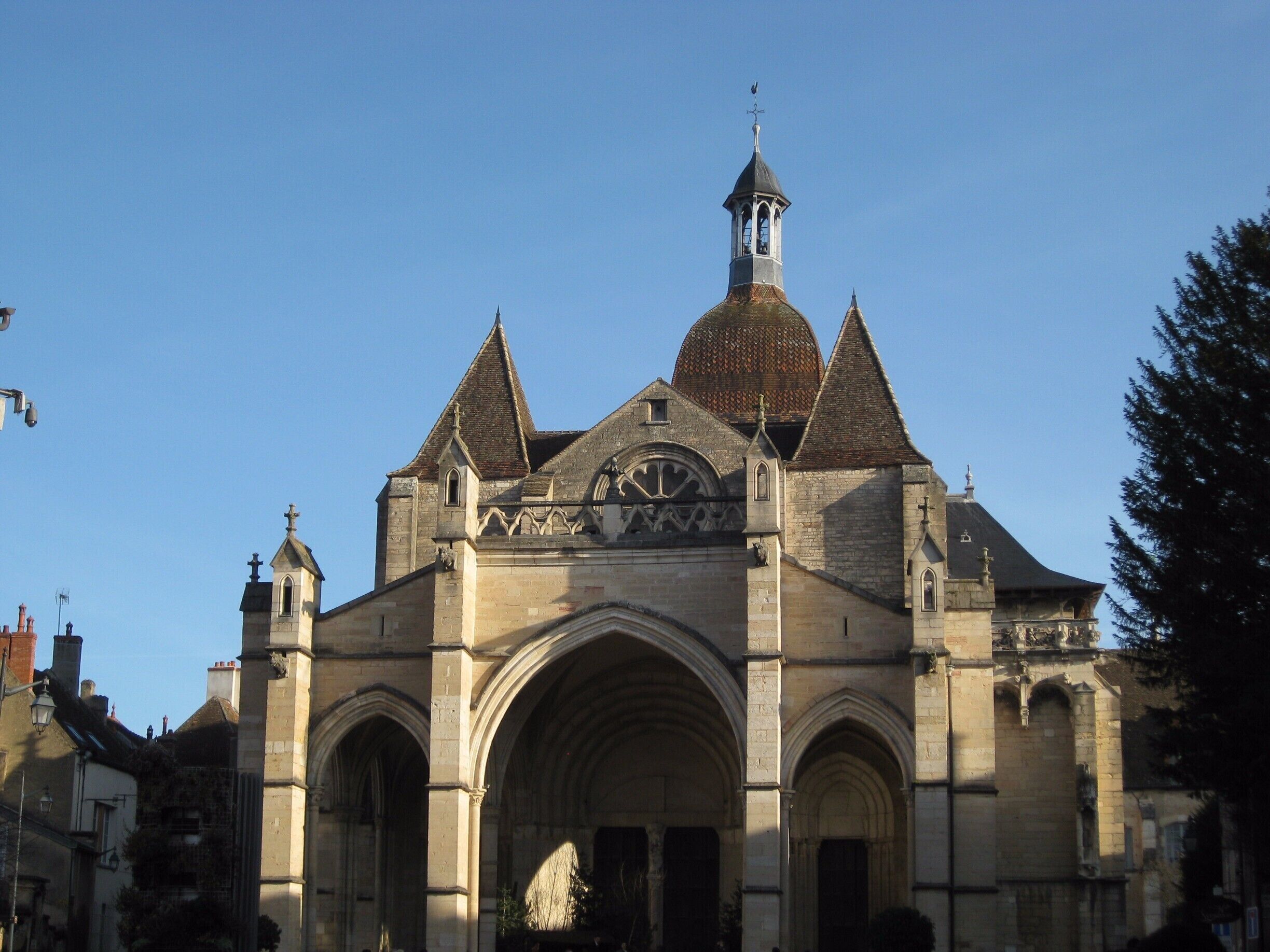 Small church located in the centre of town

-2015