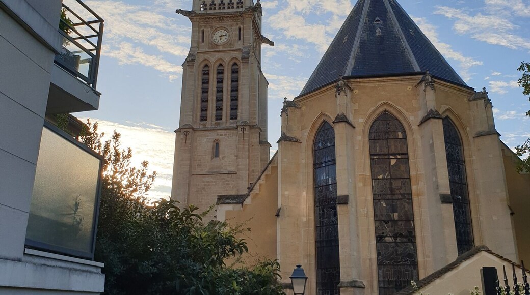 #lifeatexpediagroup was staying at a HomeAway (vrbo) property close to here and got lost amongst beautiful houses, churches and squares. So many parks around here, Frederic Pic probably the biggest