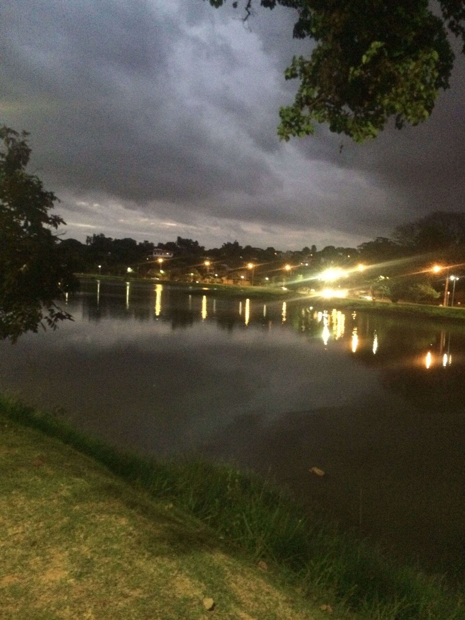 Pampulha area: this place is used for a sort of people to run... There is a nice view