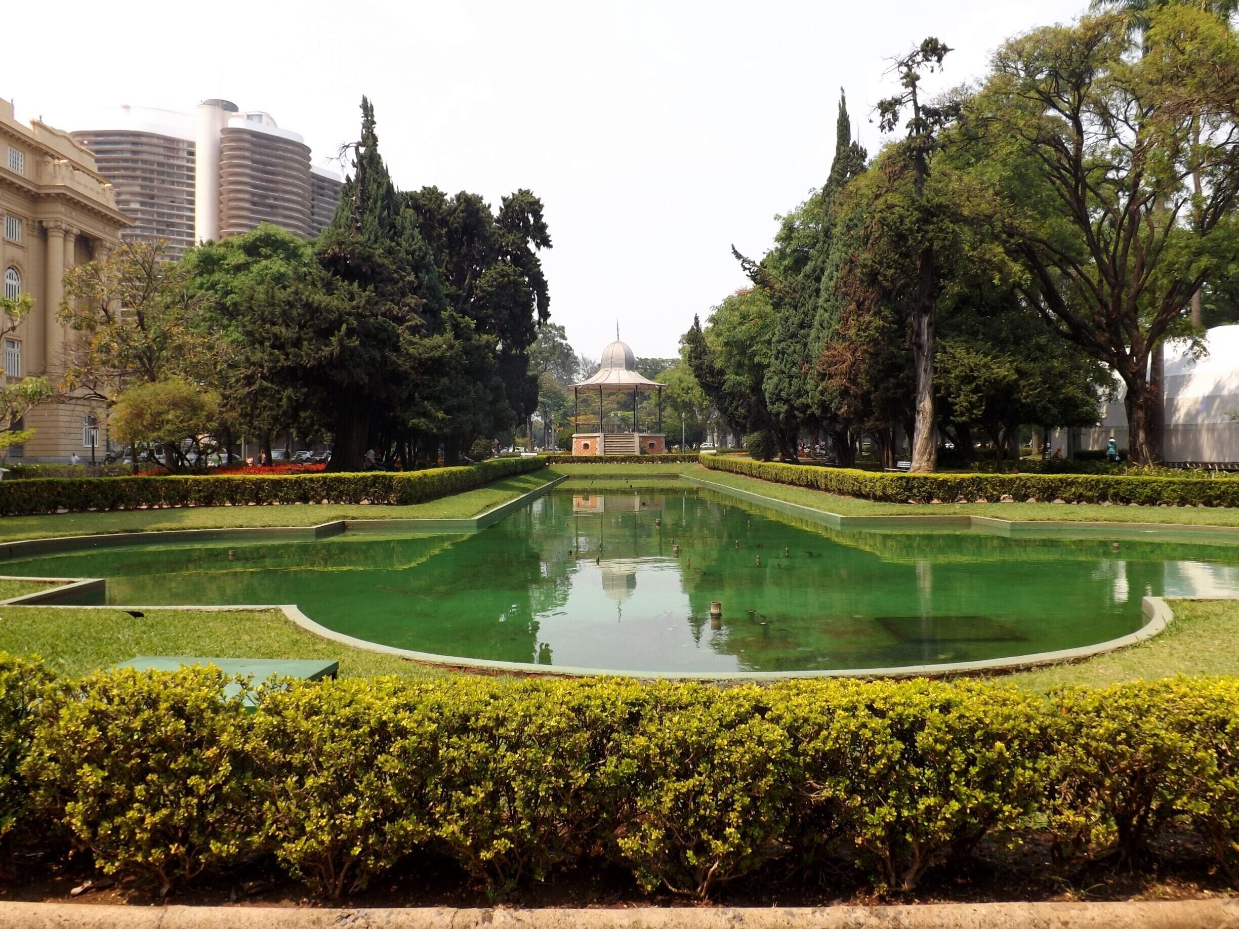 Praça da Liberdade, belos jardins e um coreto no meio da praça.
 (Liberty Square) is a principal square in the city of Belo Horizonte, Brazil.
#Green