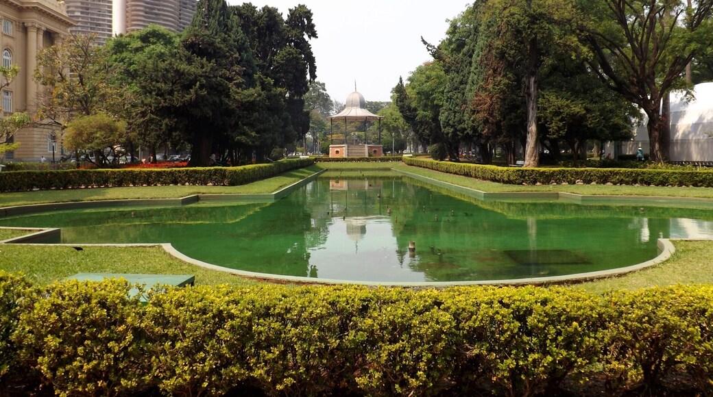 Praça da Liberdade, belos jardins e um coreto no meio da praça.
(Liberty Square) is a principal square in the city of Belo Horizonte, Brazil.
#Green