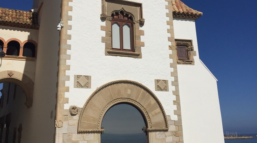 Love this building..mirror window.