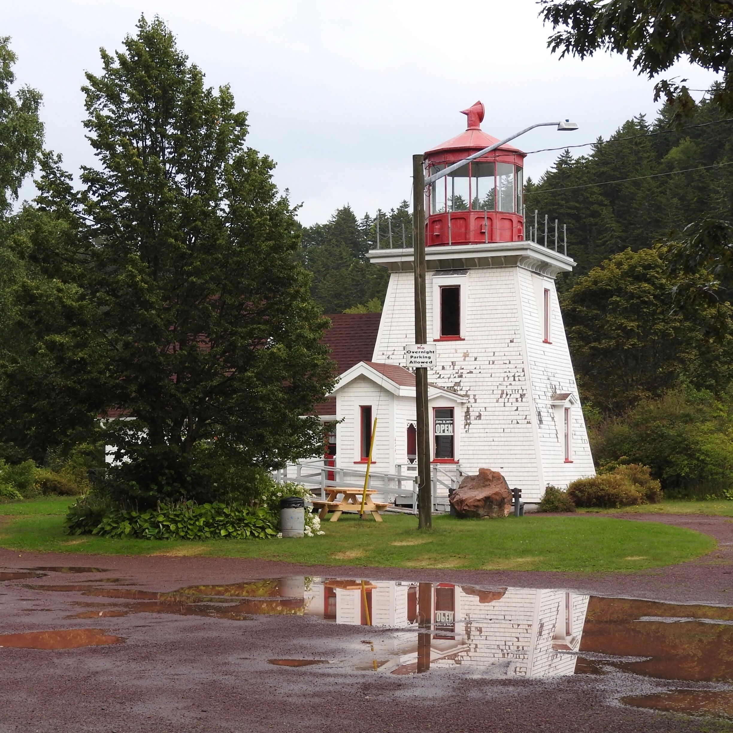 Built in 1983 to display the lantern room from the 1883 Quaco Head Lighthouse and to serve as a Visitor Information Center in St. Martins. Visitors can climb to the lantern for a 360° view of the harbour and two historic covered bridges; all three structures are incorporated into a lovely park setting.