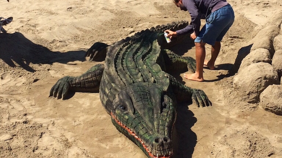 If you like to shop for luxury goods, this is the place, but you will also find this sand artist and many other beautiful sites.