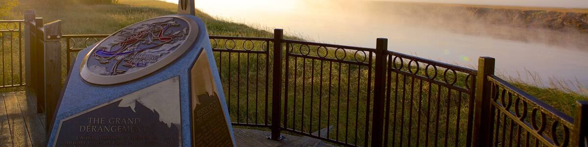 Dieppe qui includes éléments religieux et brume ou brouillard