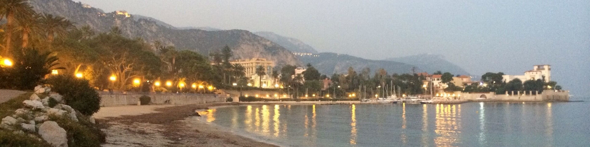 A quiet time at dusk for the dogs to enjoy the beach and sea. #BeachBound