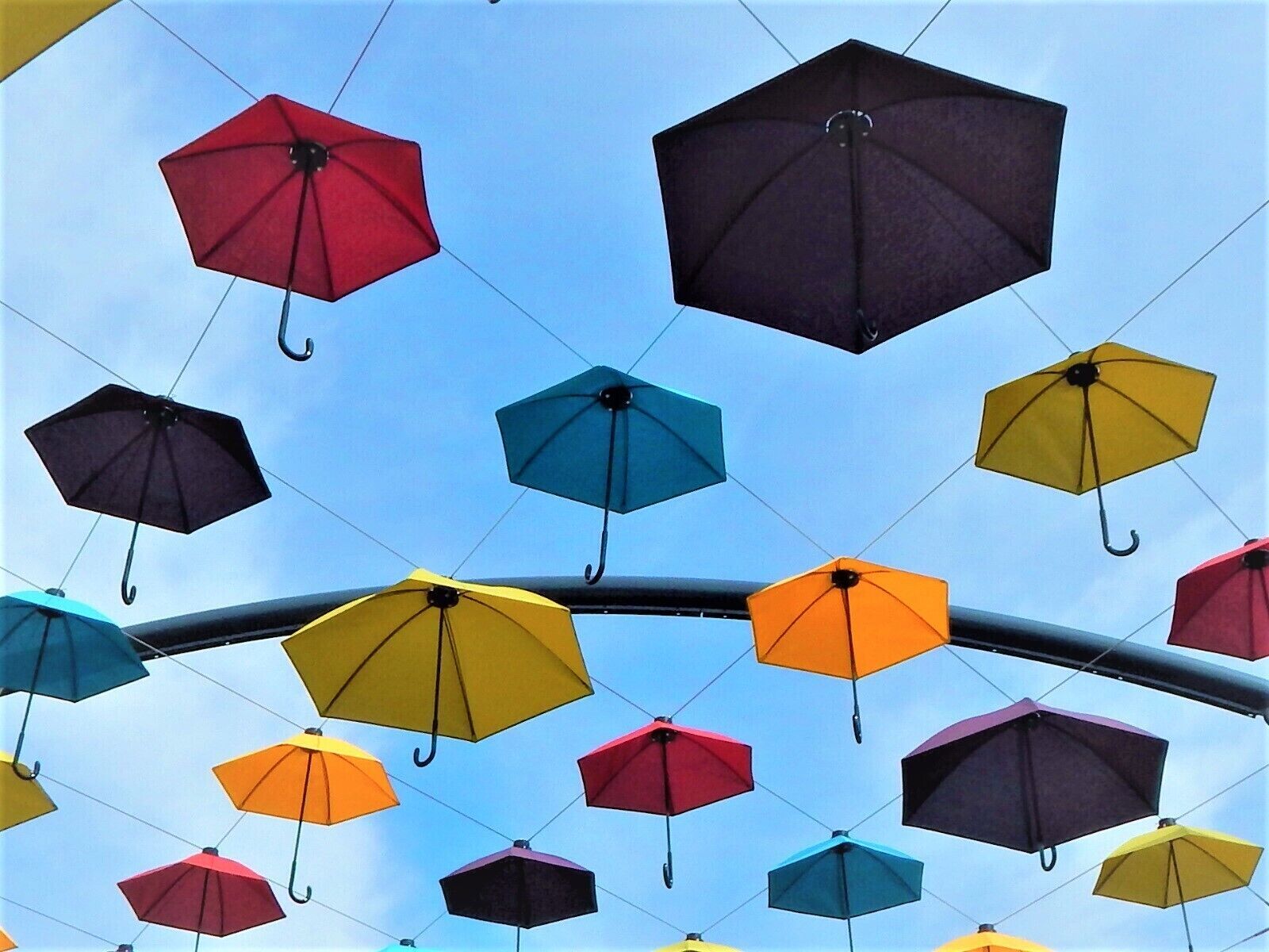 Futuroscope, le deuxième Parc à thème le plus fréquenter en France après Disney. 

L’innovation du Futur, une architecture disproportionnée et soignée. On y découvre des attractions robotisées au coeur du domaine. 

Le parc a été reprit il y a peu et donc est en croissance évolution avec des projets en cours. Peut-être est-ce encore un peu tôt pour se sentir parfaitement satisfait des prestations accessibles. 

Cela reste néanmoins intéressant et paisible. 