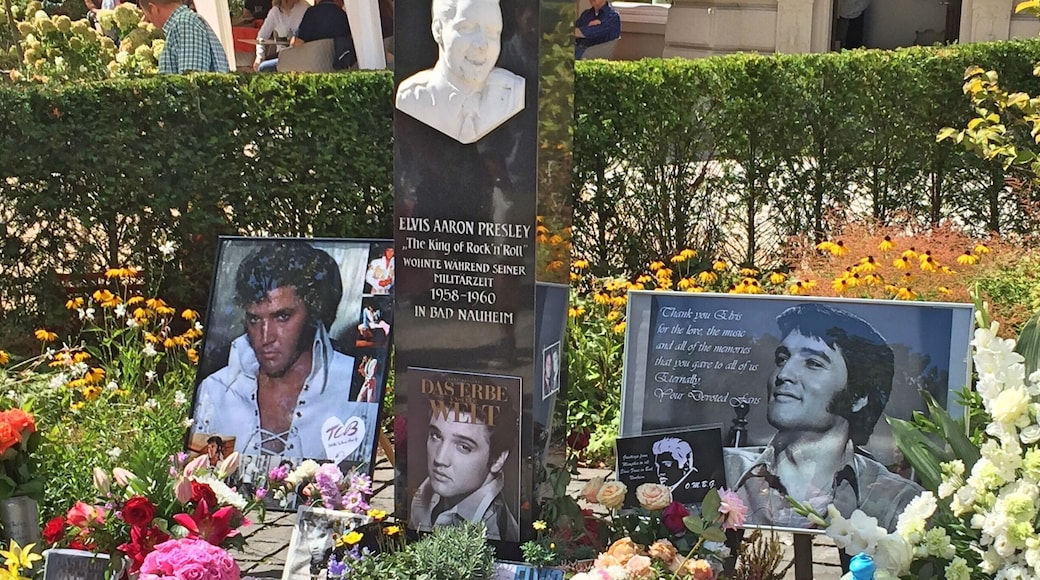 Elvis Monument