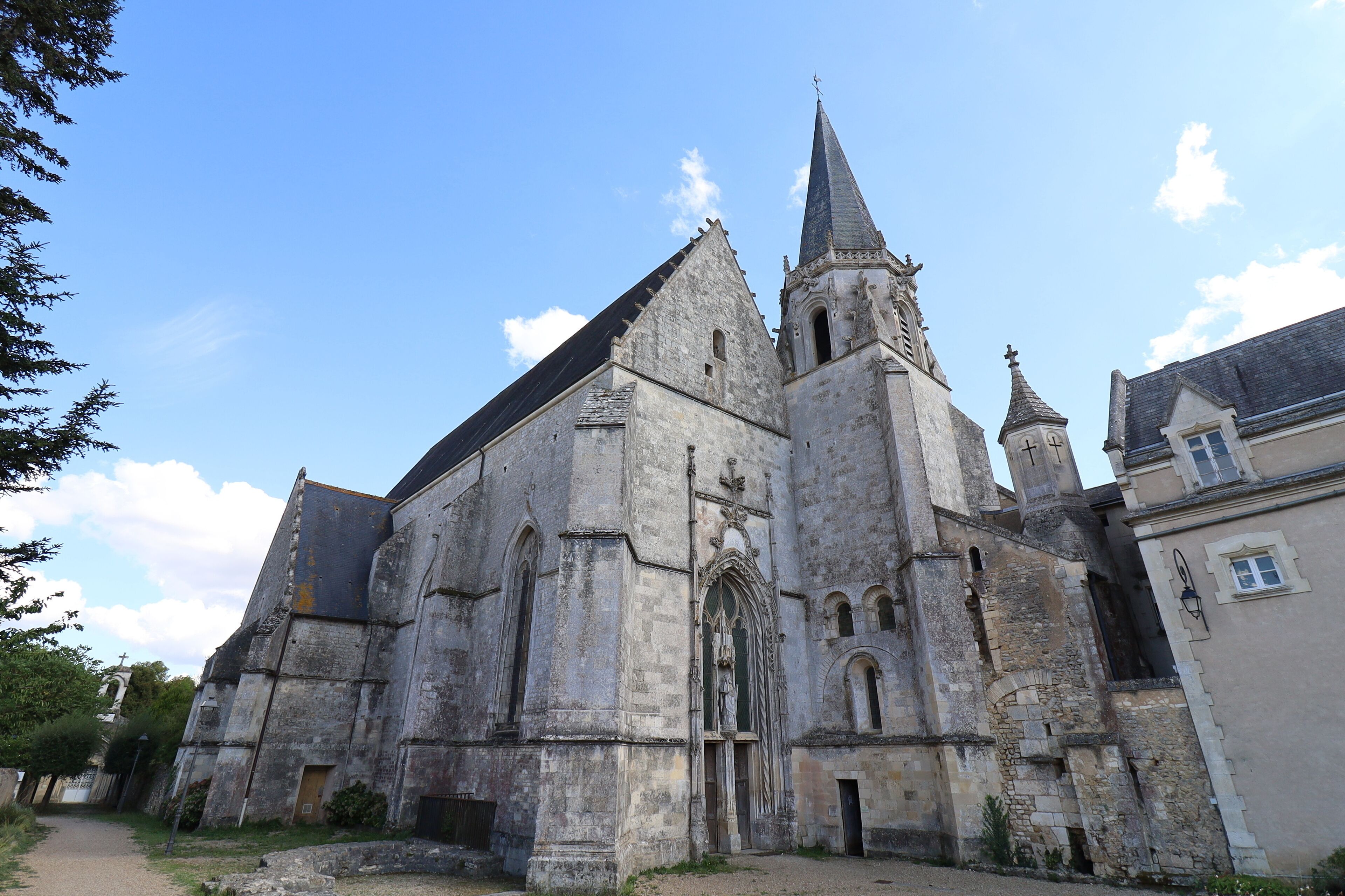 Abbaye Saint Martin de Liguge, village de Liguge, département de la Vienne, France