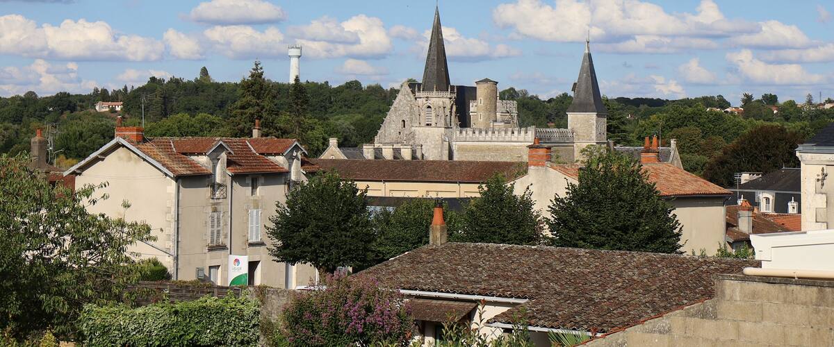Vue d'ensemble du village, village de Ligugé, département de la Vienne, France