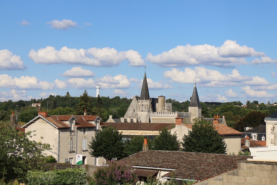 Vue d'ensemble du village, village de Ligugé, département de la Vienne, France