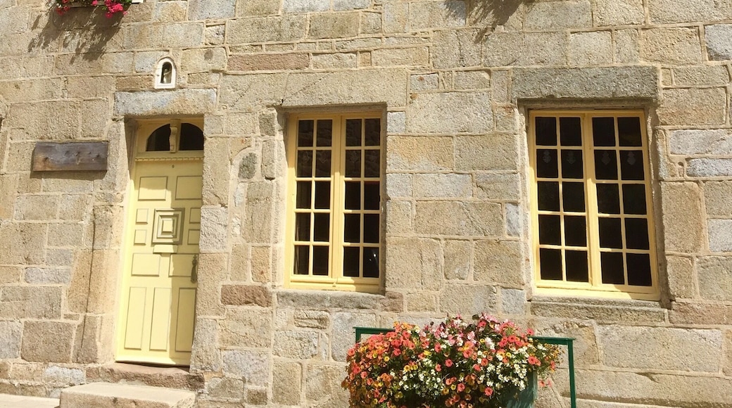 Busy port town on north coast of Brittany. Catch the ferry to Plymouth or Rosslare from here.