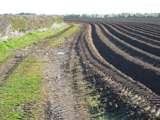 Bridleway to Brinklow Bridleway across arable land leading off the A428 Coventry - Rugby road.