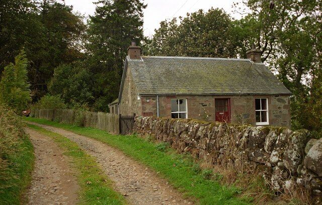 Hillview Cottage, Alyth, Perthshire Hillview Cottage is a former shepherd's cottage belonging to Thorn Farm, just off the A926 Blairgowrie to Kirriemuir road near Alyth. The cottage is reached from the track shown in the picture that starts from Thorn Farm itself and rises north-north-west between the fields. It has been extended and modernised and is used today for holiday lettings.