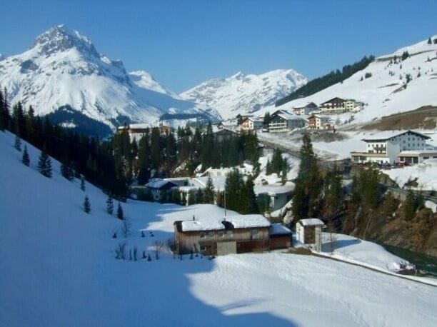 I went to St Anton when I was still a skiier. It had a great choice of slopes and bars, a little on the expensive side. I'd like to go back in a few years and sample it as a snowboarder. 