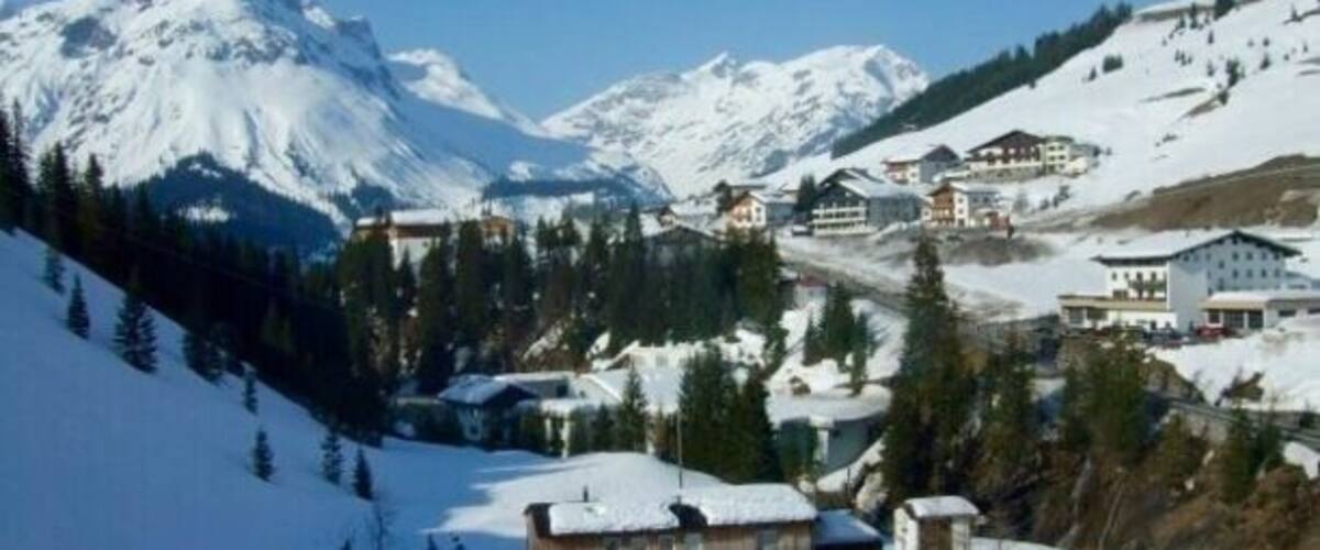 I went to St Anton when I was still a skiier. It had a great choice of slopes and bars, a little on the expensive side. I'd like to go back in a few years and sample it as a snowboarder.