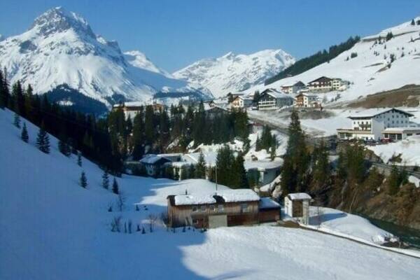 I went to St Anton when I was still a skiier. It had a great choice of slopes and bars, a little on the expensive side. I'd like to go back in a few years and sample it as a snowboarder.