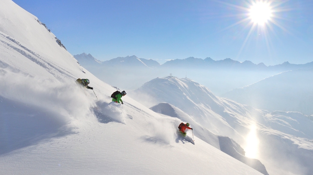 Sankt Anton am Arlberg caracterizando esqui na neve, neve e montanhas